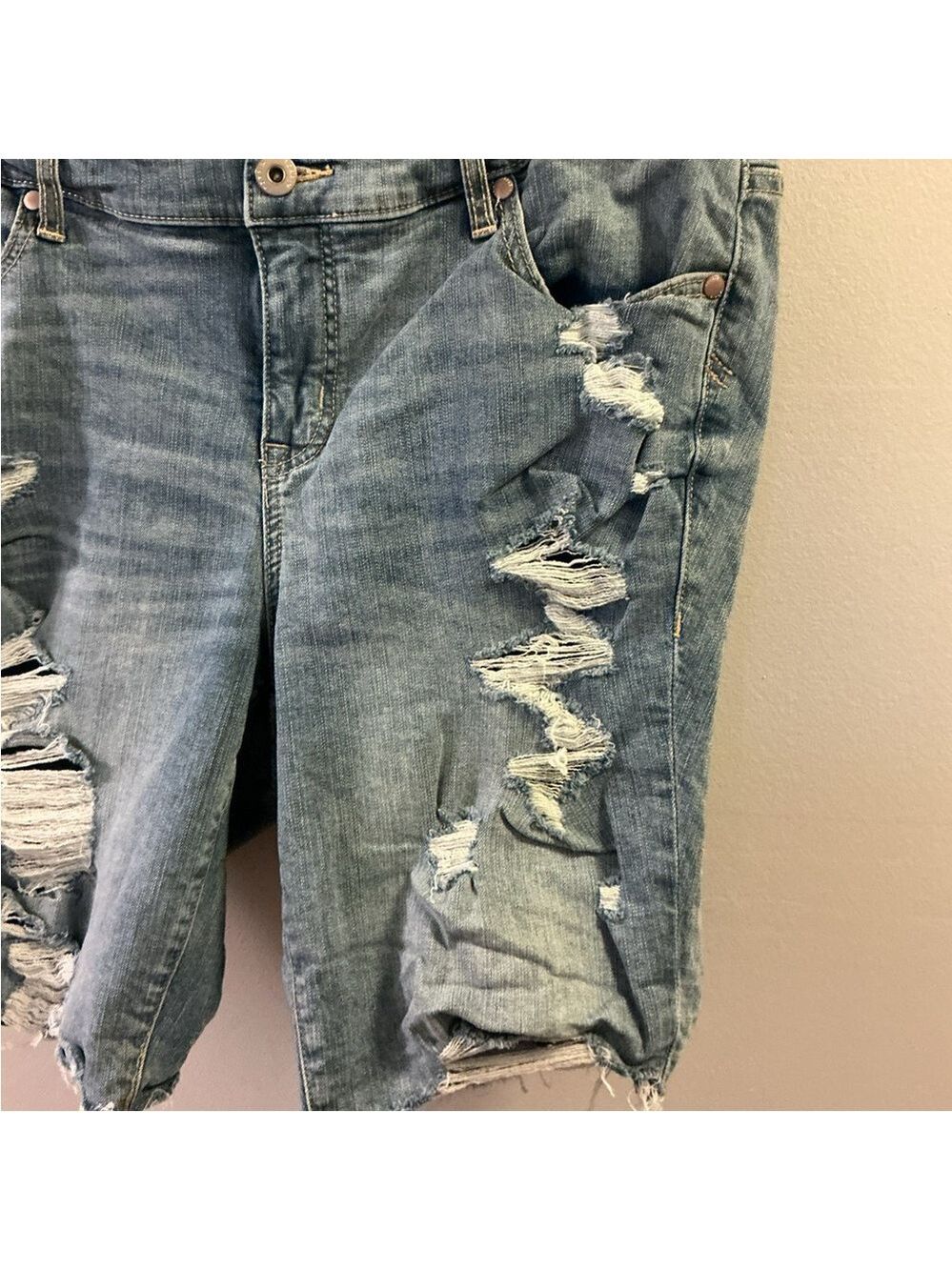 Torrid Premium Ski High Skinny Bermuda Distressed Shorts Size 16 - Picture 6 of 12